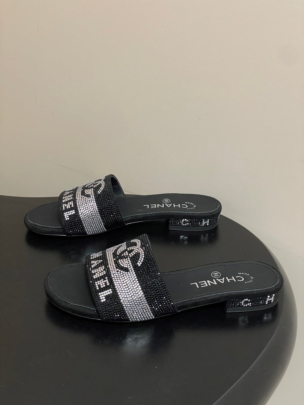 CC 26s Flat Sandals Black Sheepskin Rhinestones 649516