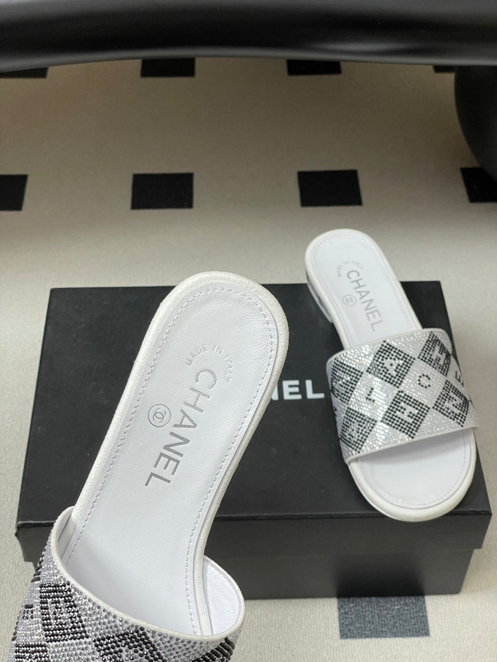 CC 26s Flat Sandals White Sheepskin Rhinestones 649521