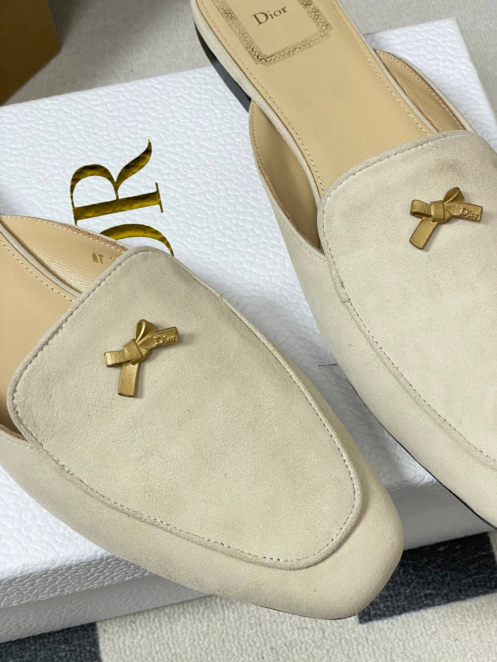 CD 26 Bow Mules Ivory Beige Suede Cowhide 632594