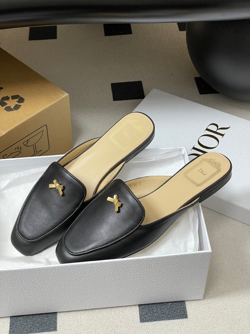 CD 26 Bow Mules Black Beige Cowhide 632597