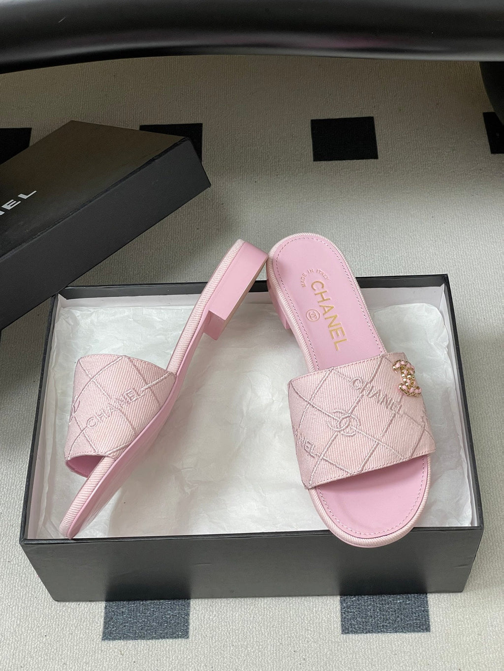 CC 26s Flat Sandals Pink Canvas Sheepskin Double C 649509