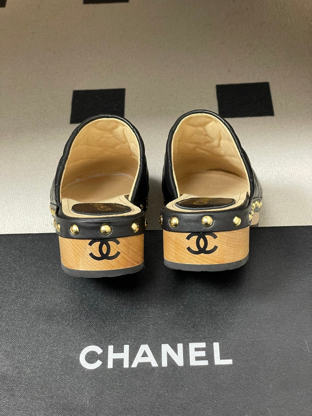 CC 26s Flat Mule Black Beige Cowhide 649404