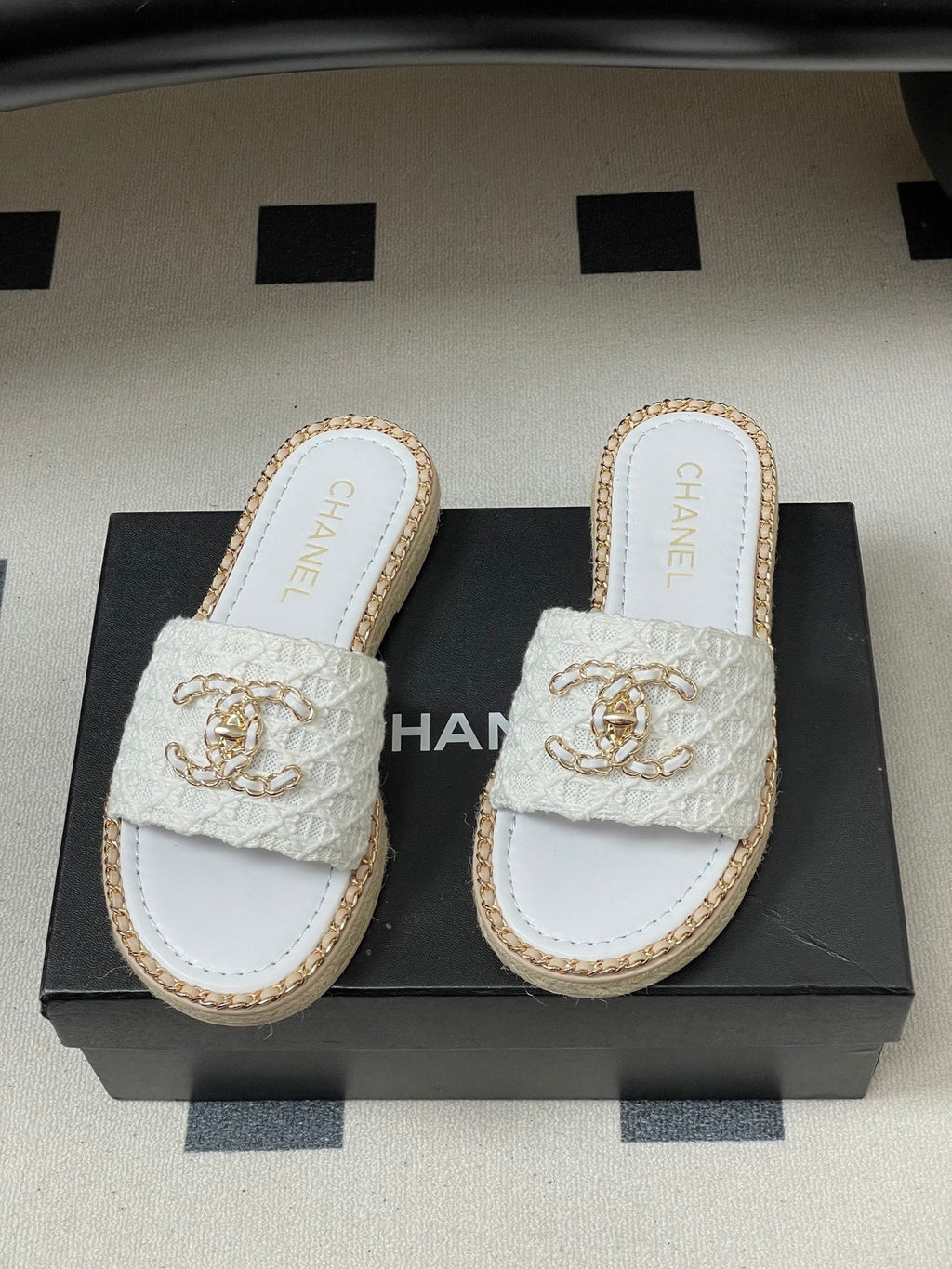 CC 26s Flat Slippers White Gold Fabric Sheepskin 649486