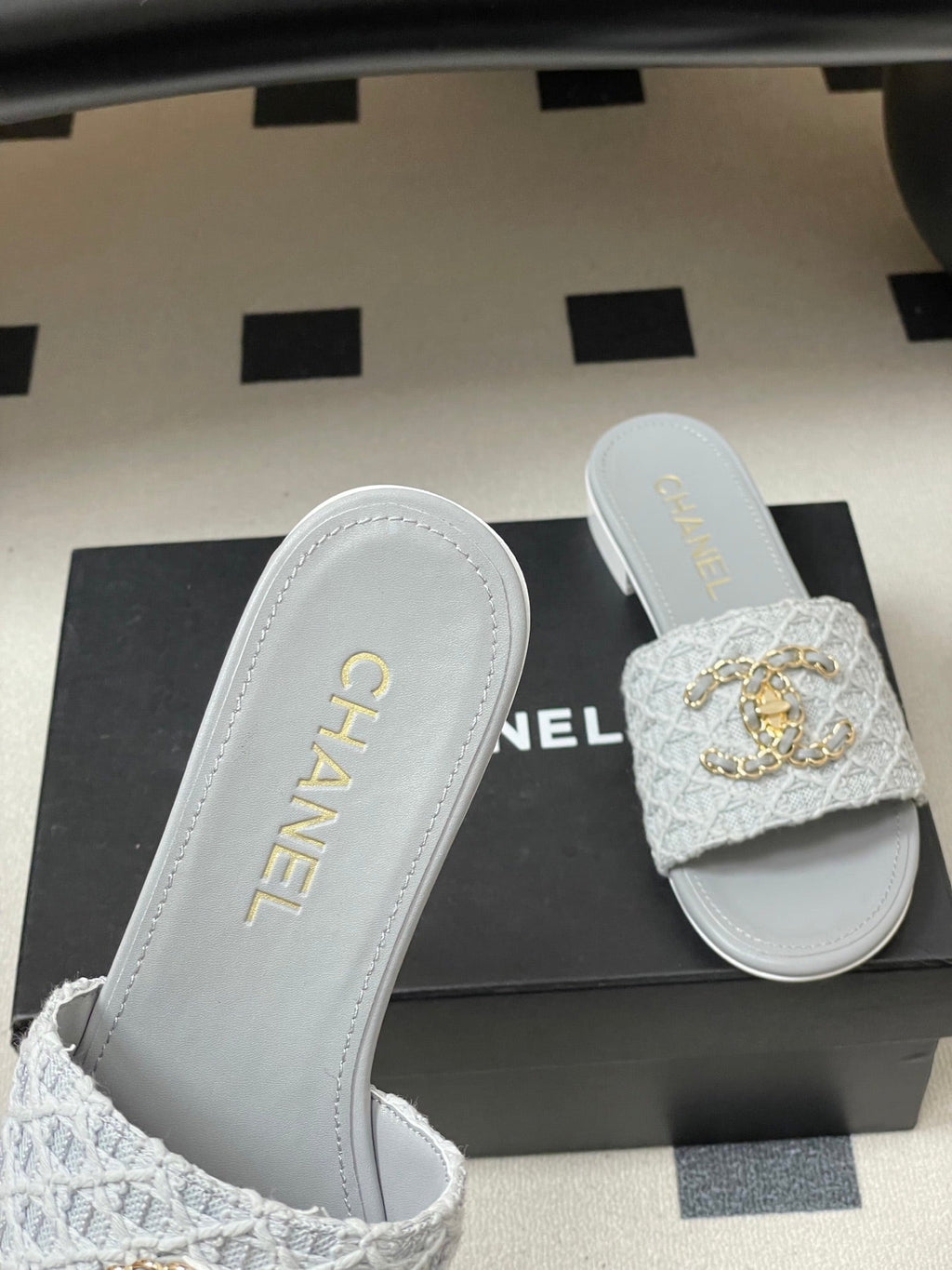 CC 26s Flat Slippers Gray Fabric Sheepskin 649489
