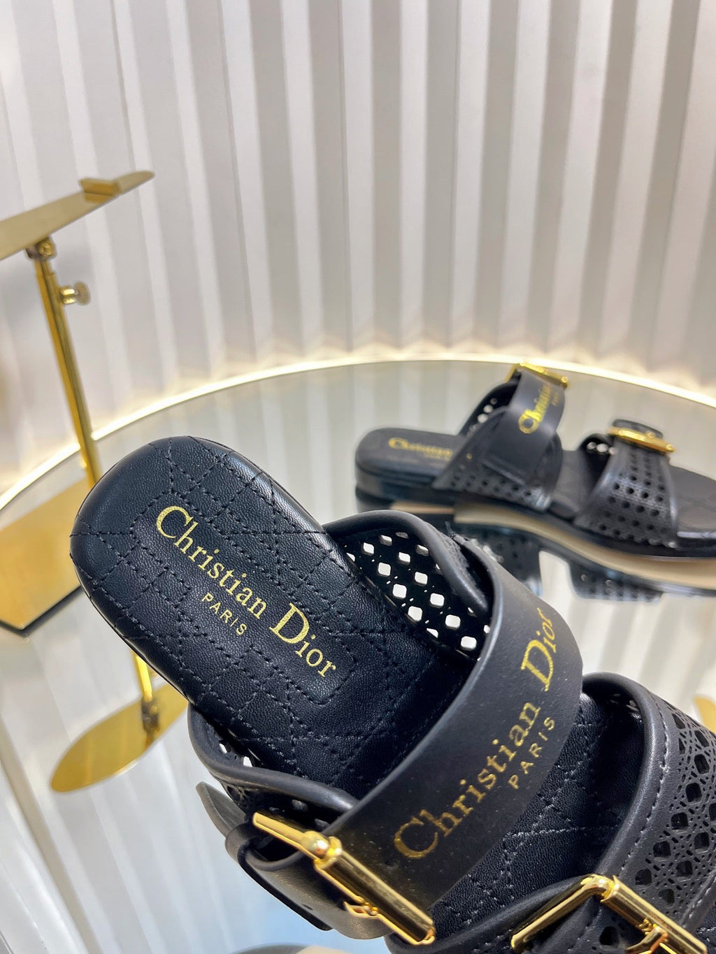 D-AVENUE SLIDES 25S IN BLACK CALFSKIN MICRO CANNAGE MOTIF