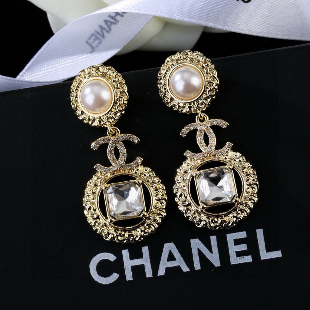 CC Gorgeous Gold Diamond Pearl Earring