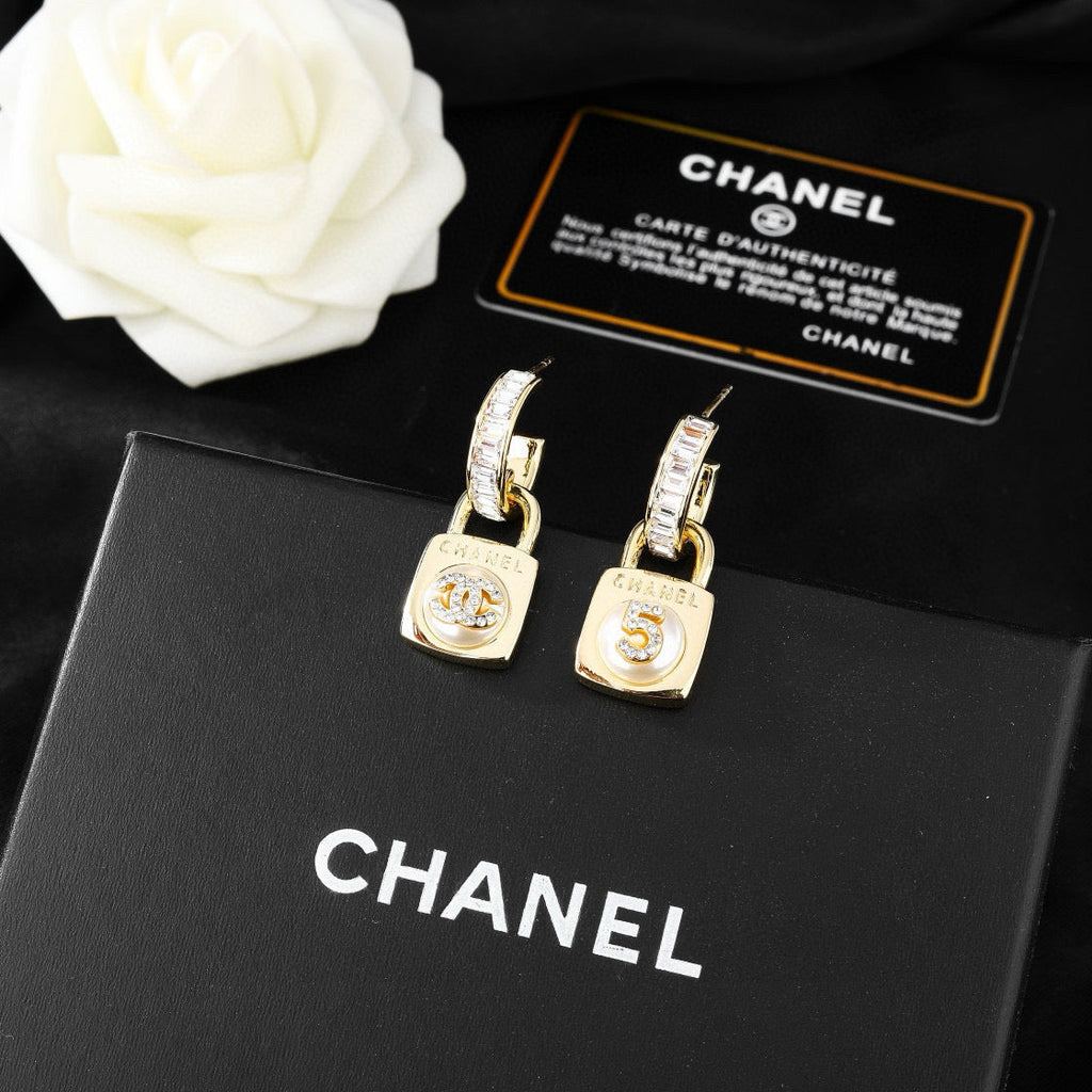CC Pendant Looked Double C Diamond Light Gold Earrings