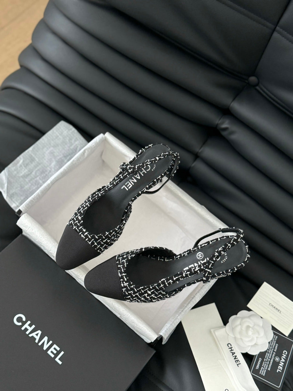 HIGH SLINGBACK IN BLACK MIX WHITE TWEED AND LAMBSKIN