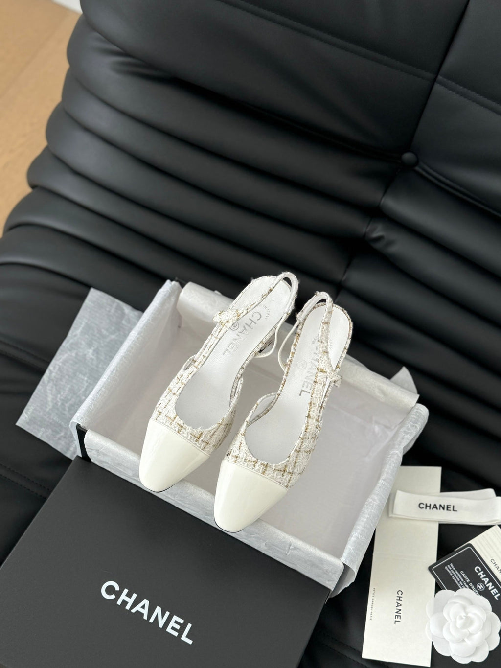 HIGH SLINGBACK IN WHITE TWEED AND LAMBSKIN
