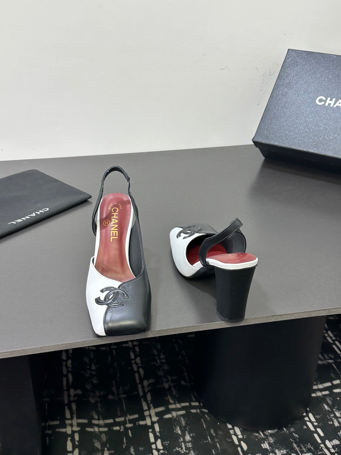 CC 2026 Slingback 75 Black White Cowhide 668139