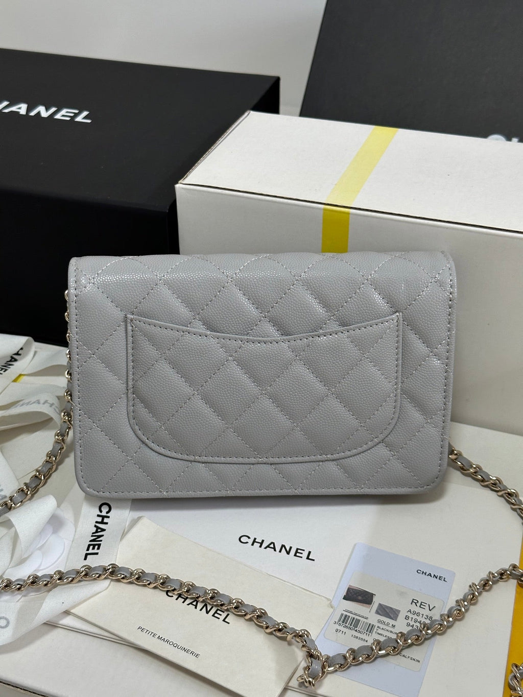 CC 25P Wallet On Chain 19cm Light Gray Cowhide Heart Rhinestone 243598