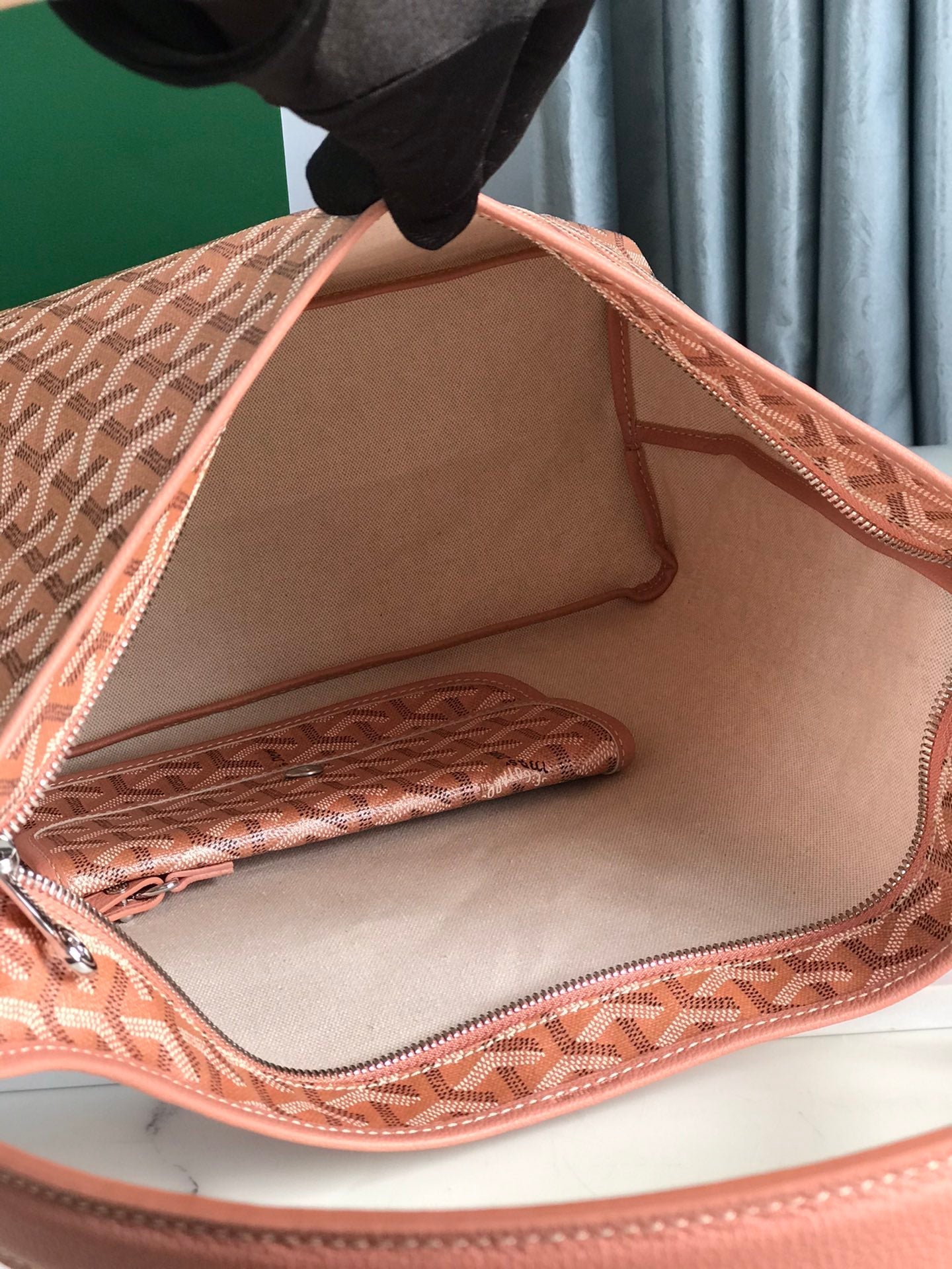 HOBO BOHÃˆME 42 IN MANHATTAN PINK GOYARDINE CANVAS AND LAMBSKIN