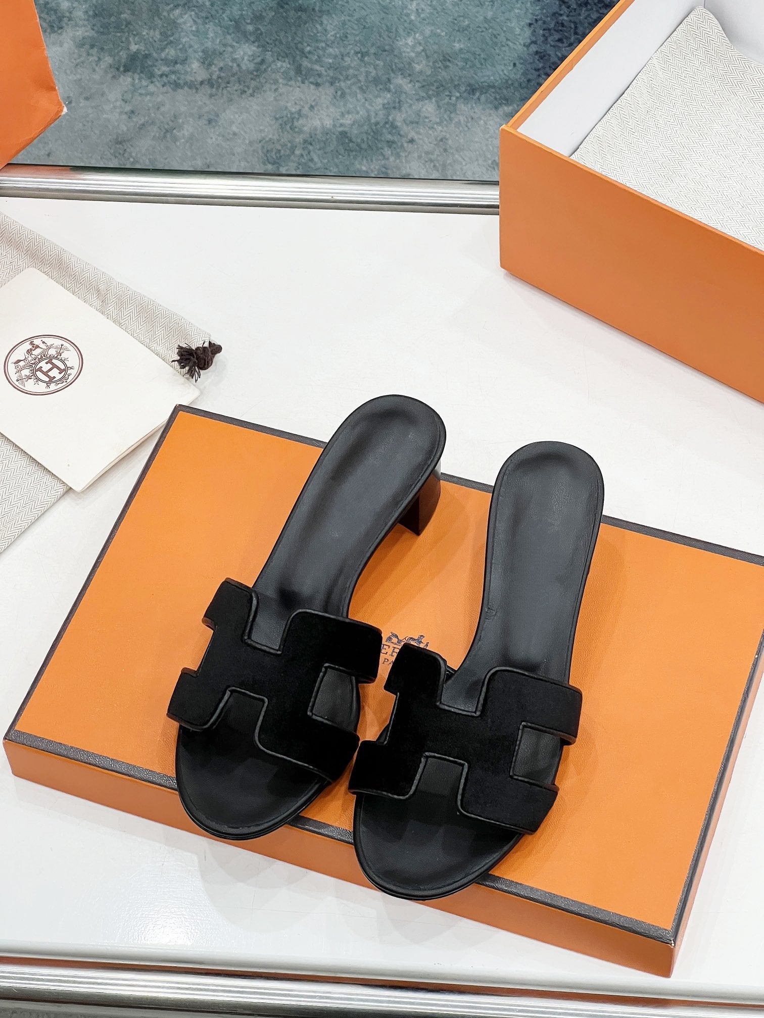 0ran 45 sandal black velvet goatskin