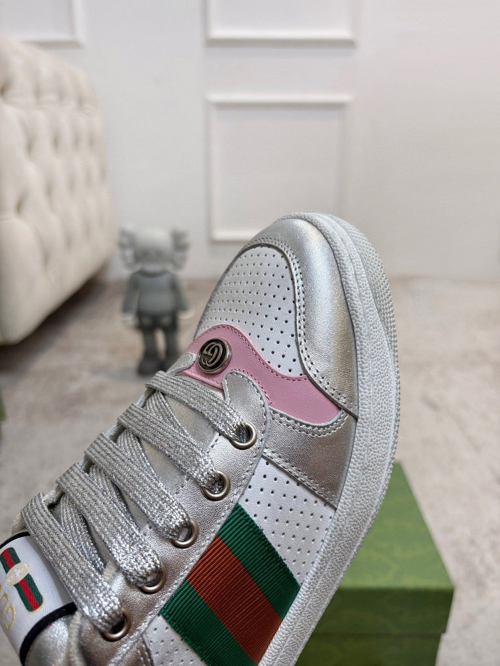 GG 26ss Screener Sneaker Sliver Metallic Cowhide 697185