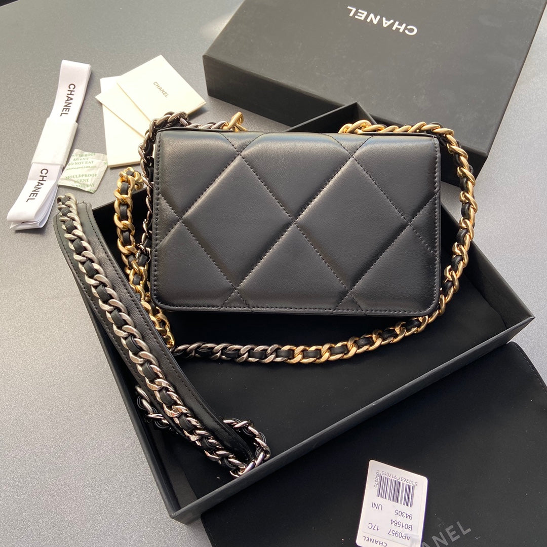 CC 19 Woc 19cm Black Calfskin Gold Hardware