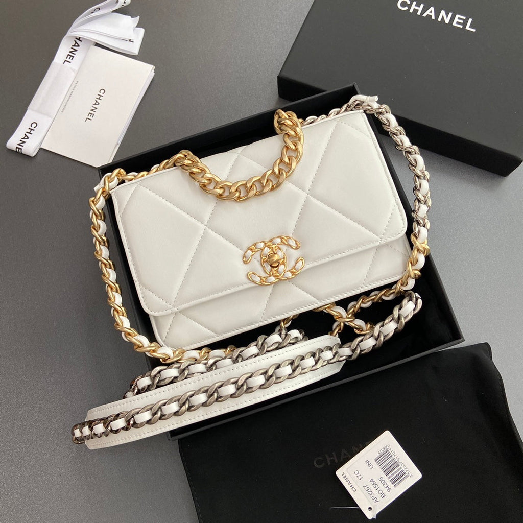 CC 19 Woc 19cm White Calfskin Gold Hardware