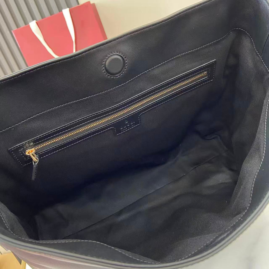 Gucci 25 Beatrix Handbag Black Smooth Cowhide 290511