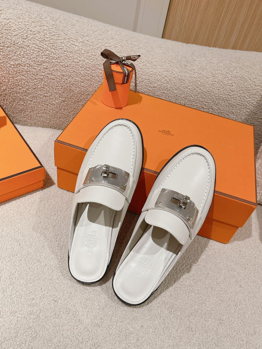 IOTA MULE BLANC DE PARIS CALFSKIN