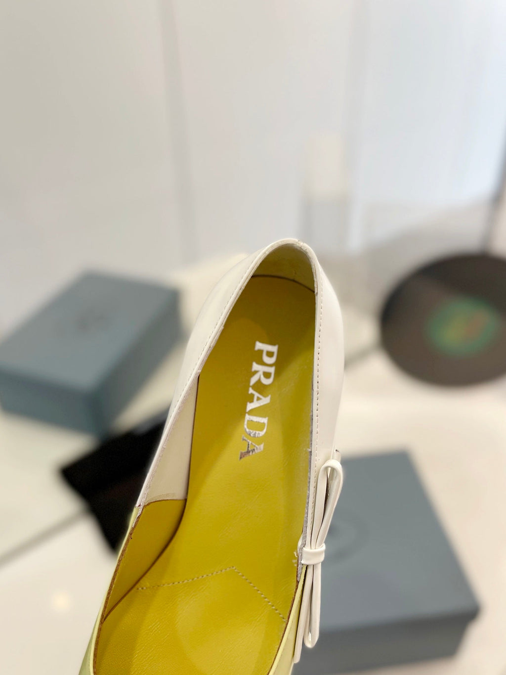 PRA BRUSHED PUMPS WHITE AND LEMON CALFSKIN