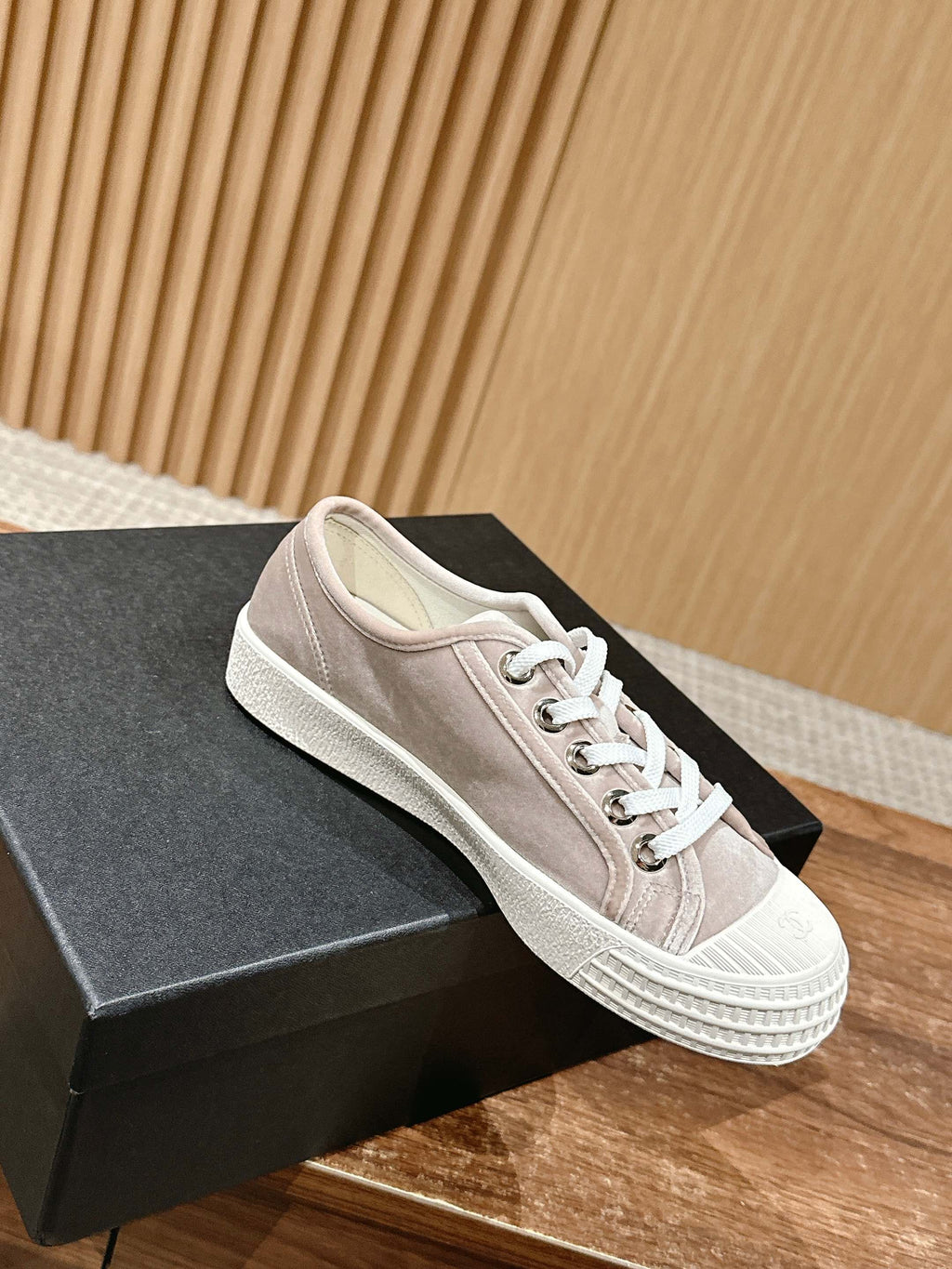 CONVERSE SNEAKER IN KHAKI BROWN VELVET