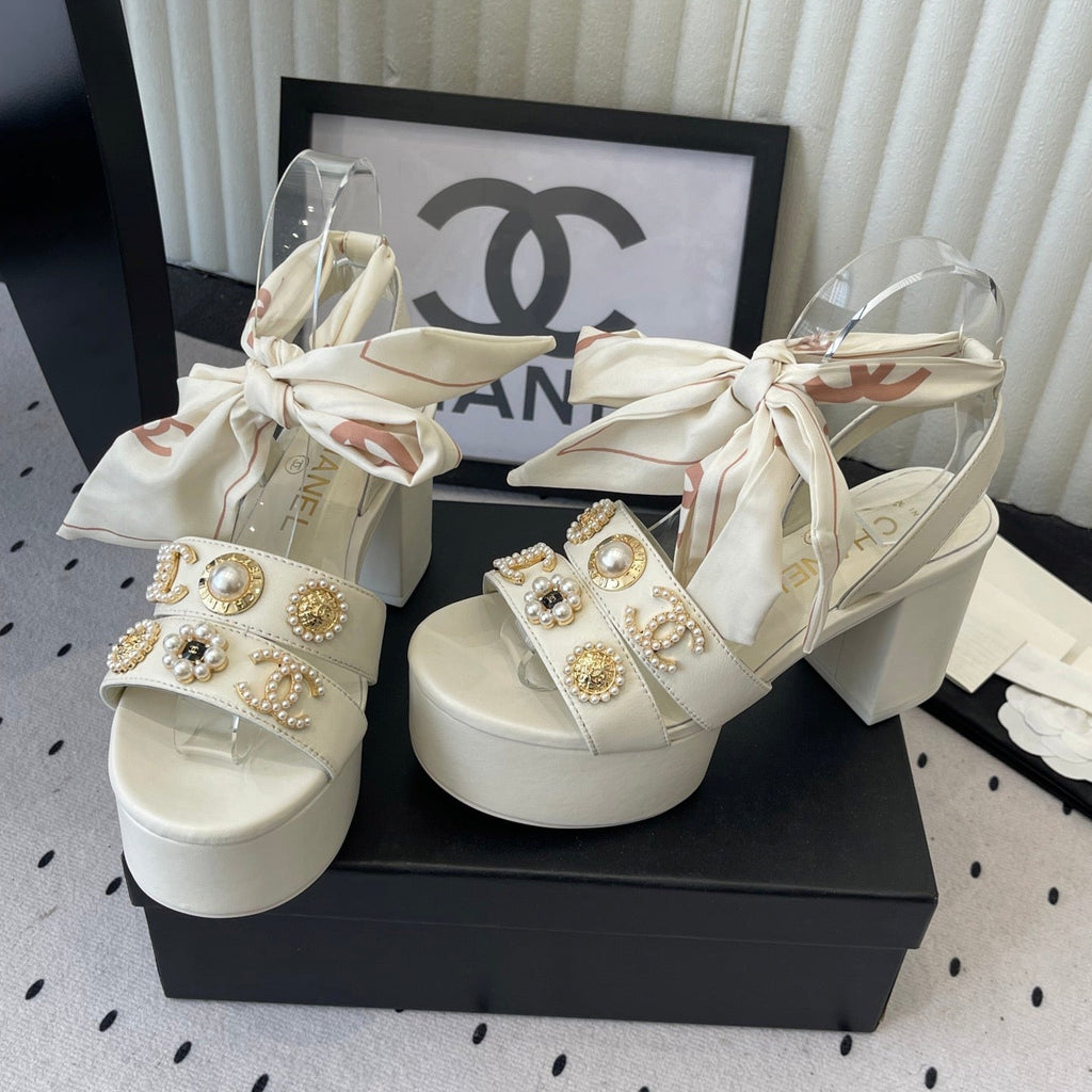 CC 26s Platform Sandals 75 White Sheepskin Mixed Gold Charm 650089