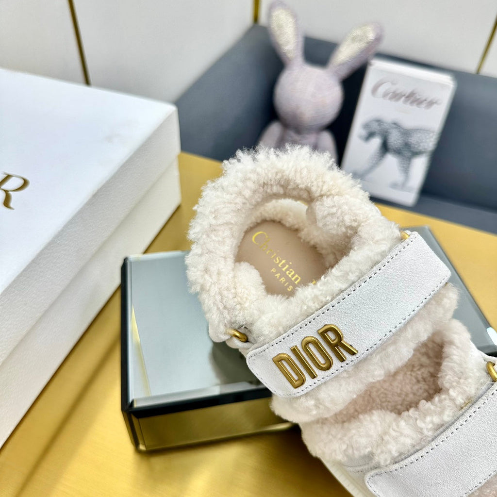 Dioract Sandal In White Suede And Wool Fleece Lining 111050