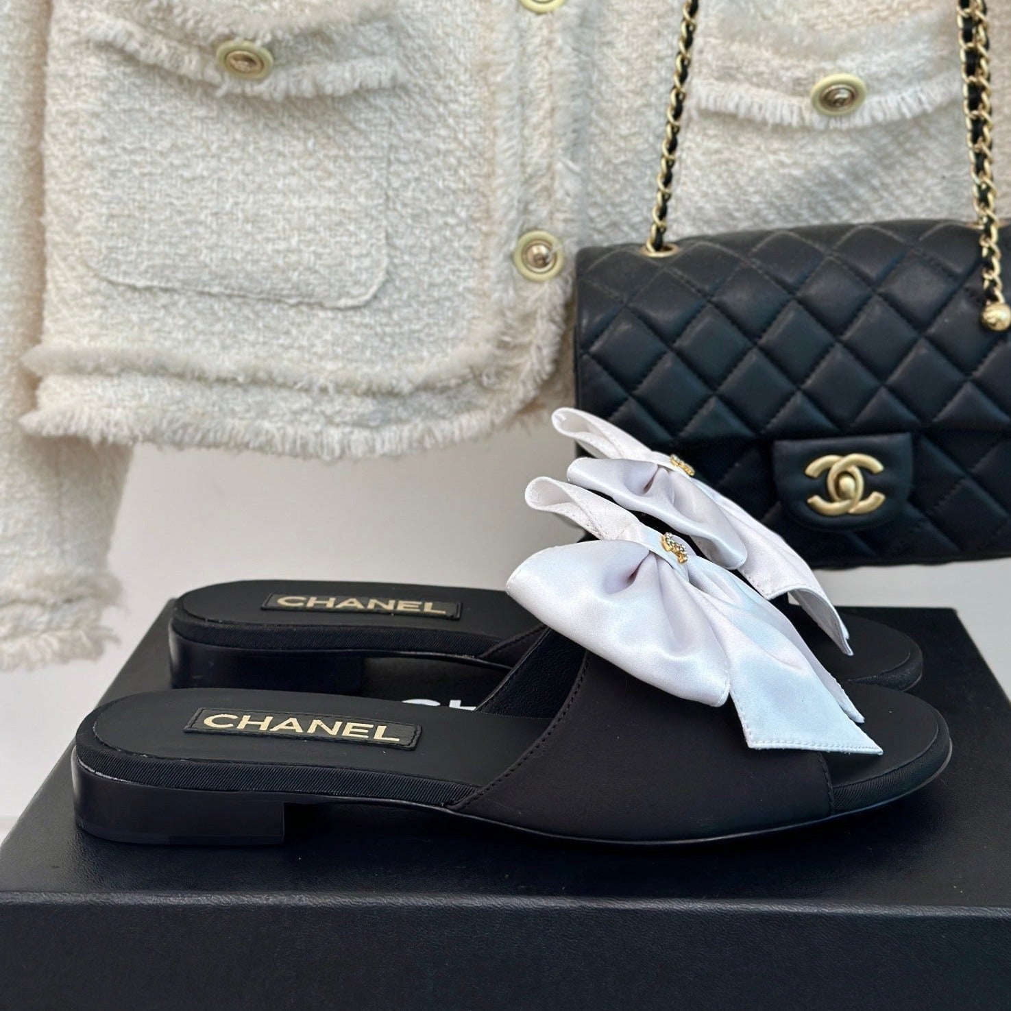 Double CC big bow flat sandals Sheepskin White Black