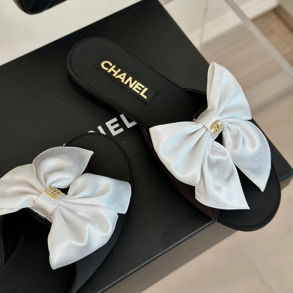 Double CC big bow flat sandals Sheepskin White Black