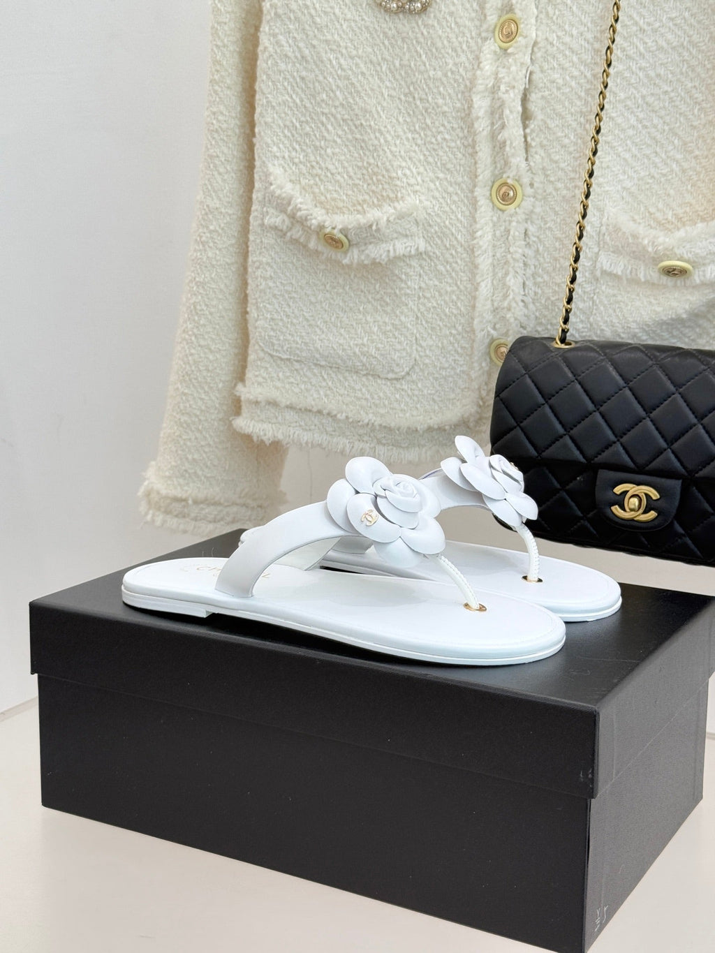 CC 26 Camellia Thong Sandal White Sheepskin 610002