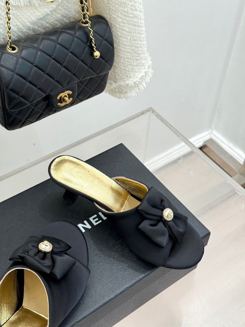 CC 26 Bow Sandal 55mm Black Gold Satin Sheepskin 609806