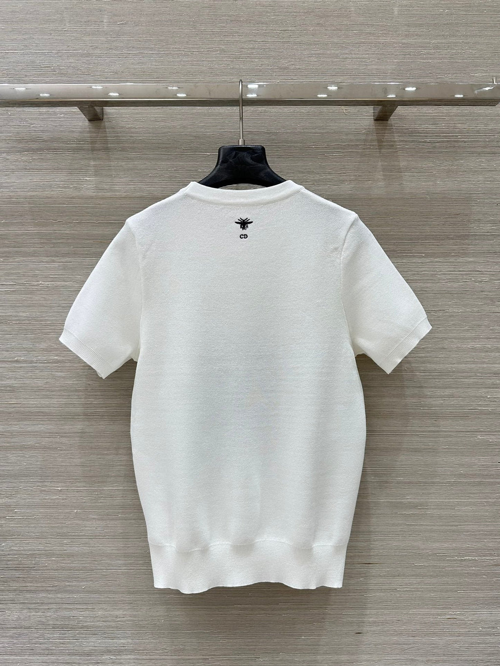 CD 25 Snake Embroidery Knitted Short-sleeved Top White Tencel Wool