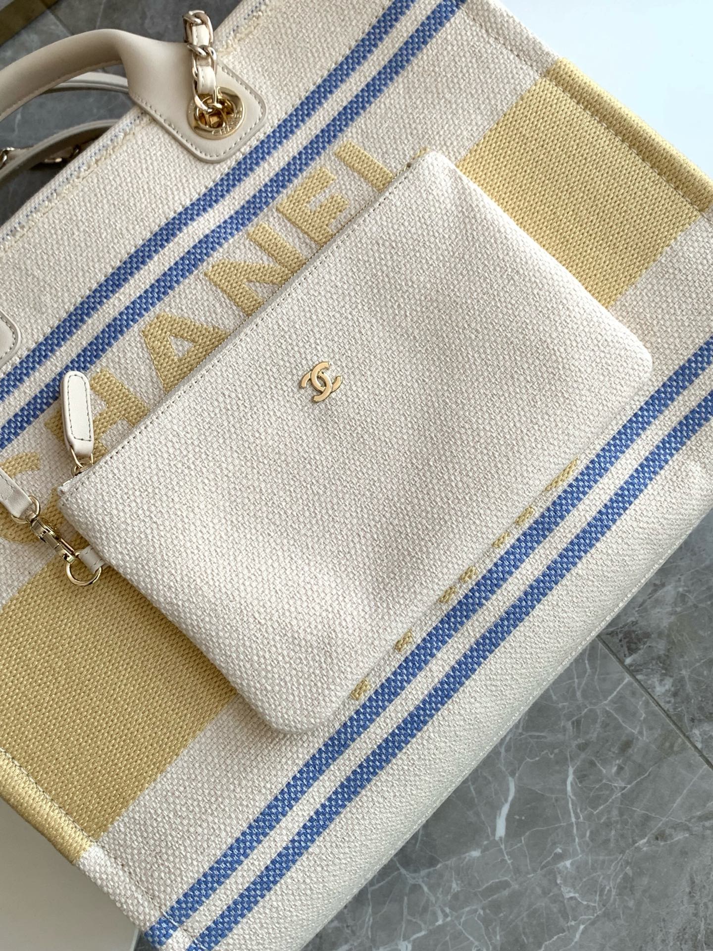 CC 25C ToTe  Bag Beige Light Tan Canvas Fabric 238508