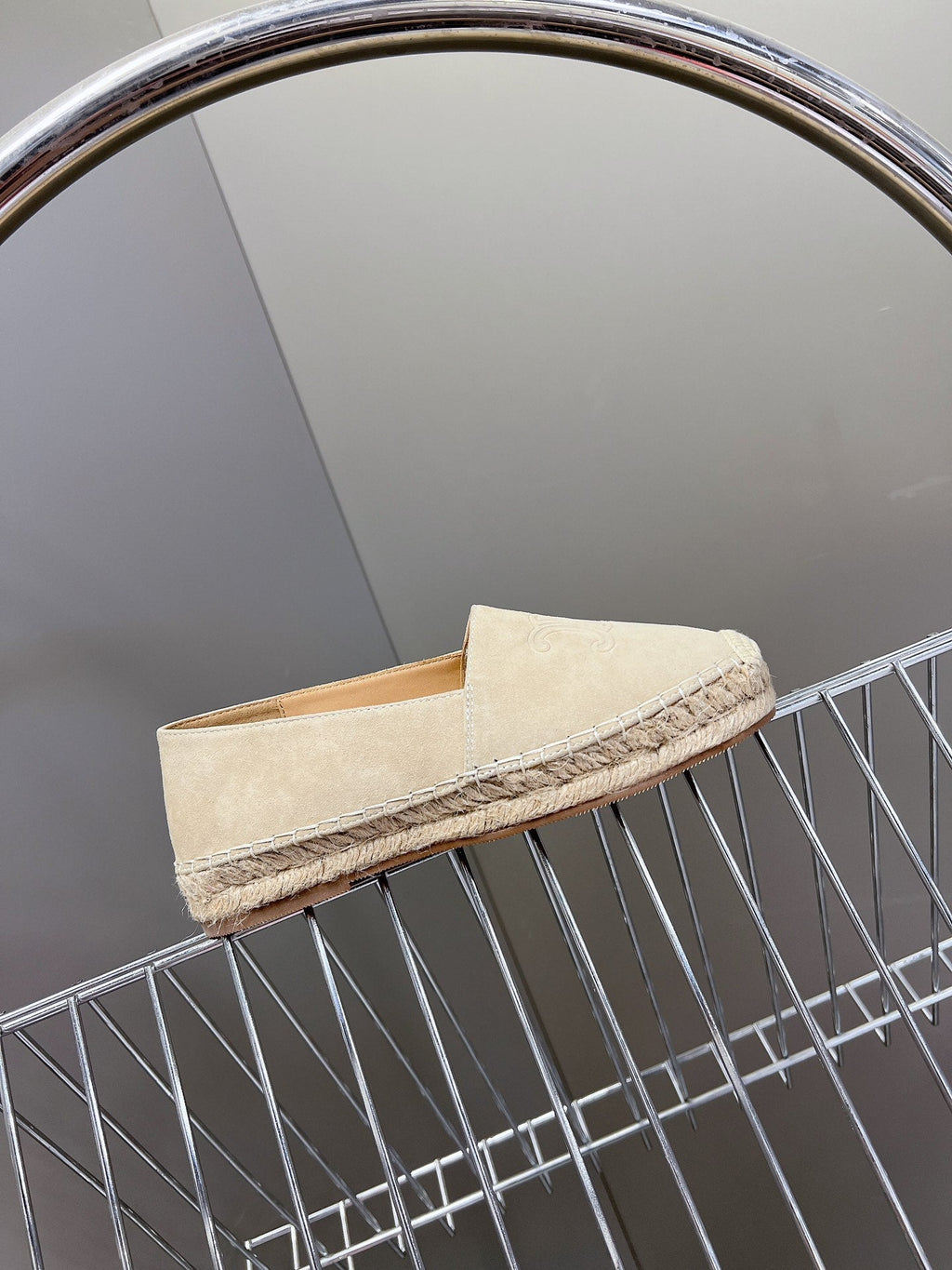 LOAFER IN OAT TAN SUEDE AND WOVEN RAFFIA