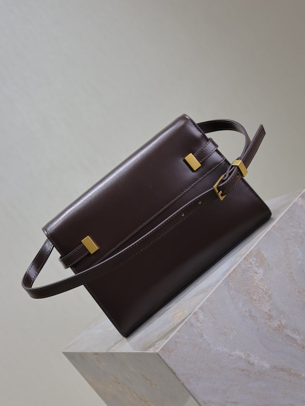 MANHATTAN IN BOX SMALL 24 IN DARK BURGUNDY CALFSKIN GOLD HARDWARE