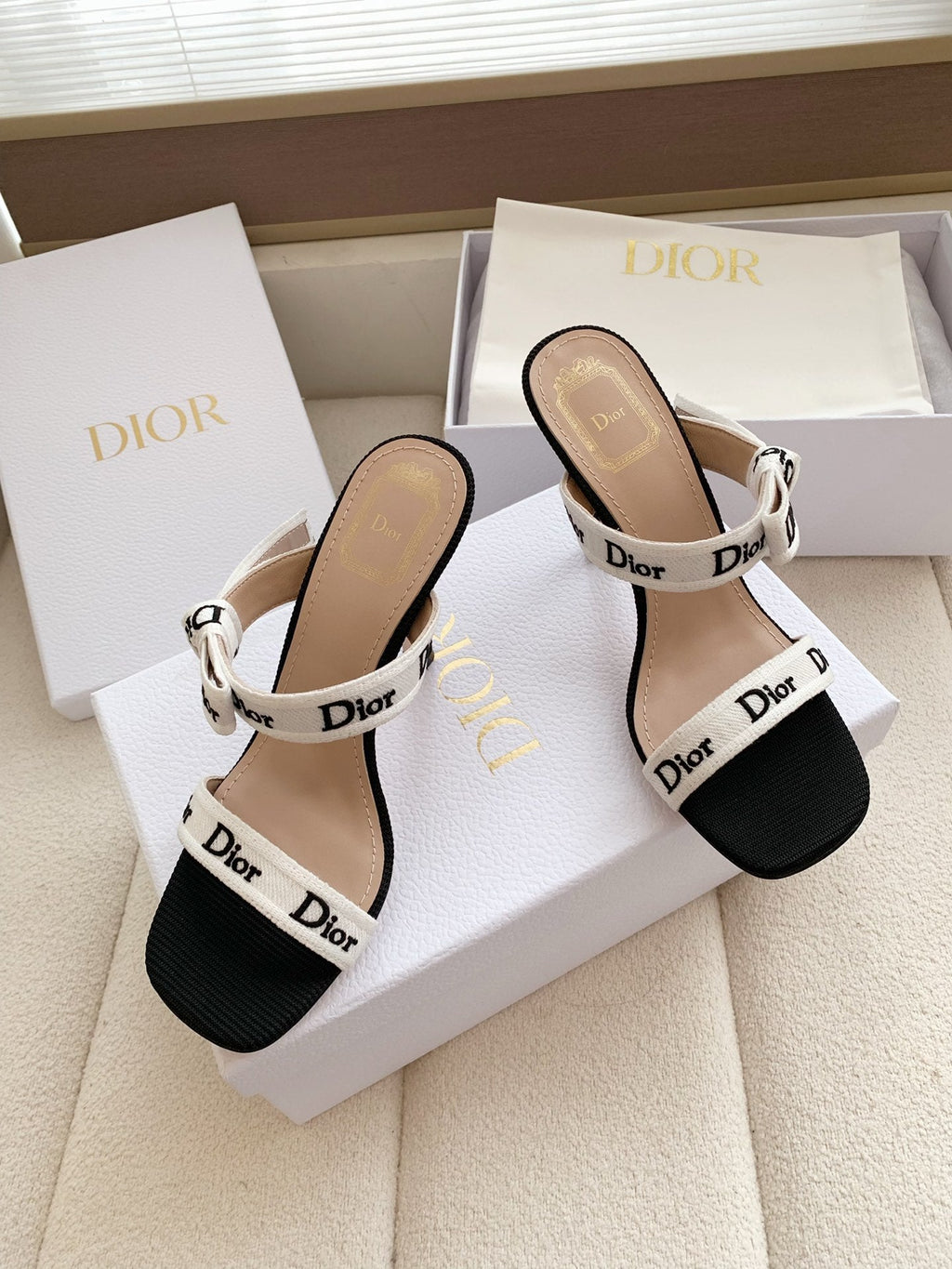 CD 26s High Heel Sandal 100 White Black Canvas Sheepskin  664180