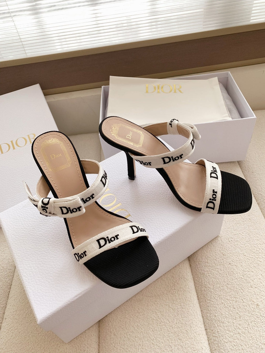 CD 26s High Heel Sandal 100 White Black Canvas Sheepskin  664180