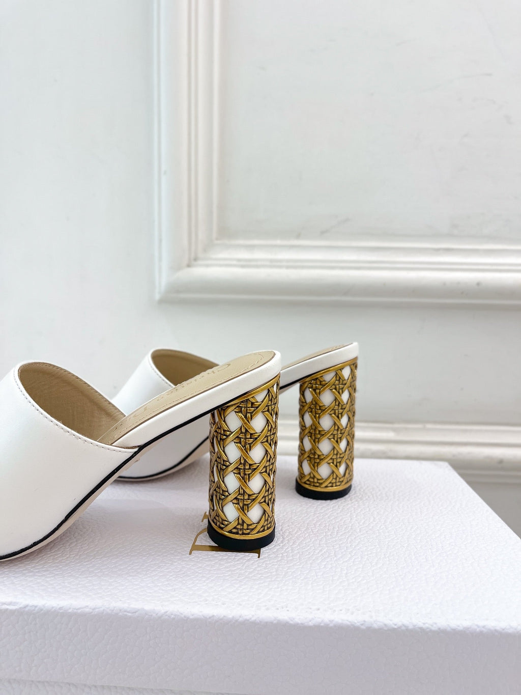 CD Icon Heeled Slide 80mm White Calfskin