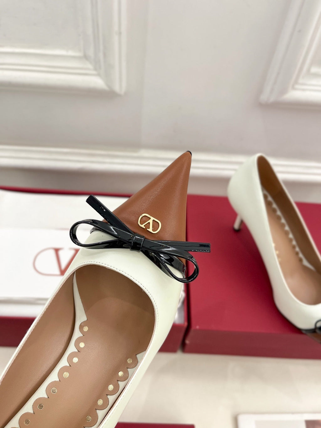 VT 25 Bepointy Pump 4.5cm White Blue Lambskin 325524
