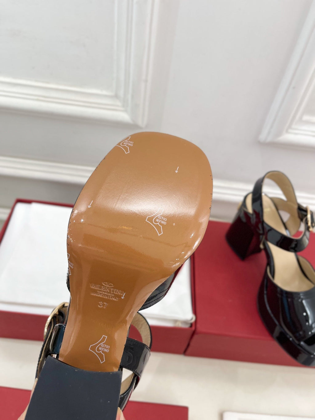 VT Garavani 25 Platform Black Cow Patent Leather 330967