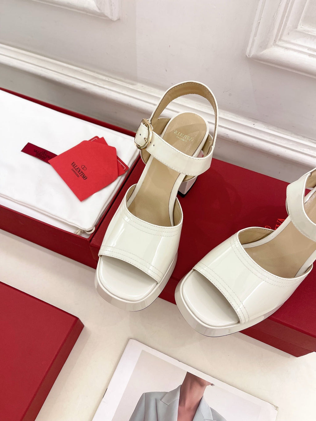 VT Garavani 25 Platform White Cow Patent Leather 330968